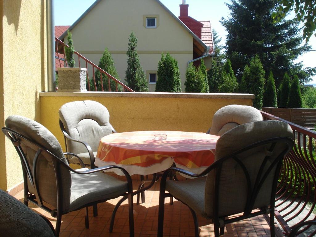 Ferienwohnung Laura-haus Vonyarcvashegy Exterior foto